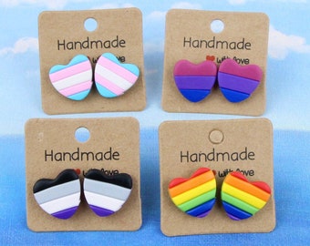 Pendientes de corazón LGBTQ hechos a mano: joyería de arcilla polimérica con mensaje de orgullo