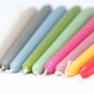 Taper Candles / Dinner Candles / Pack of 6 / 25cm long / Unscented / Non-drip.
