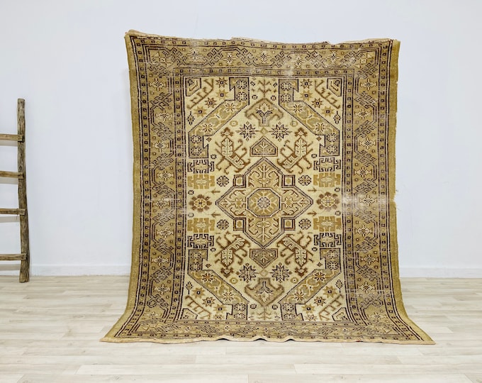 Vintage Moroccan Heriz Rug 5'7"x7'2"-Area Berber Rug-Squarish Medallion Rug-Geometric motifs Rug