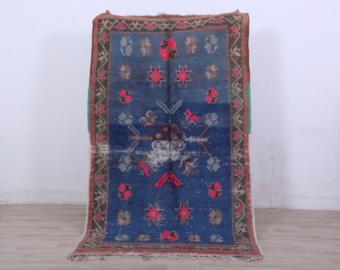 Beautiful Unique Rug Vintage Small Moroccan rug 5.1 x 3FT