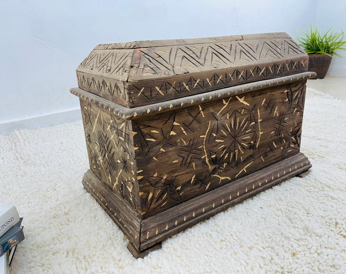 Vintage  Chest Box Moroccan Treasur Trunk Rustic Wood Trunk 40s Chest 21.6" x 16" x 13/Free gift wrapping