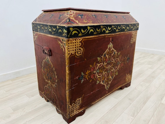 Luxury style wood storage box vintage wooden box for decorative treasure chest trunk   28'3" 18'1" 18.1"/free gift wrapping