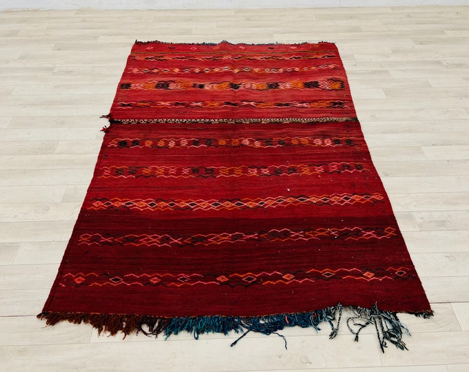 Small red kilim rug ,Flatwoven Rug,tribal rug,Morocca kilim rug, genuine wool rug 5x3.5FT