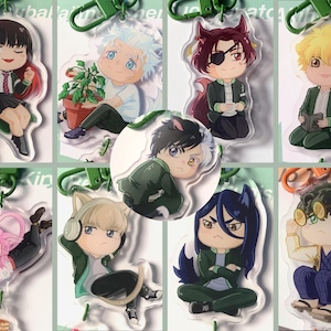 Puede incluir: Conjunto de diez llaveros de personajes de anime. Cada llavero presenta un personaje diferente con un diseño y una combinación de colores únicos. Los personajes están representados en estilo chibi, con cabezas grandes y cuerpos pequeños. Los llaveros están hechos de acrílico transparente y tienen un anillo de metal para sujetarlos a llaves o bolsos.
