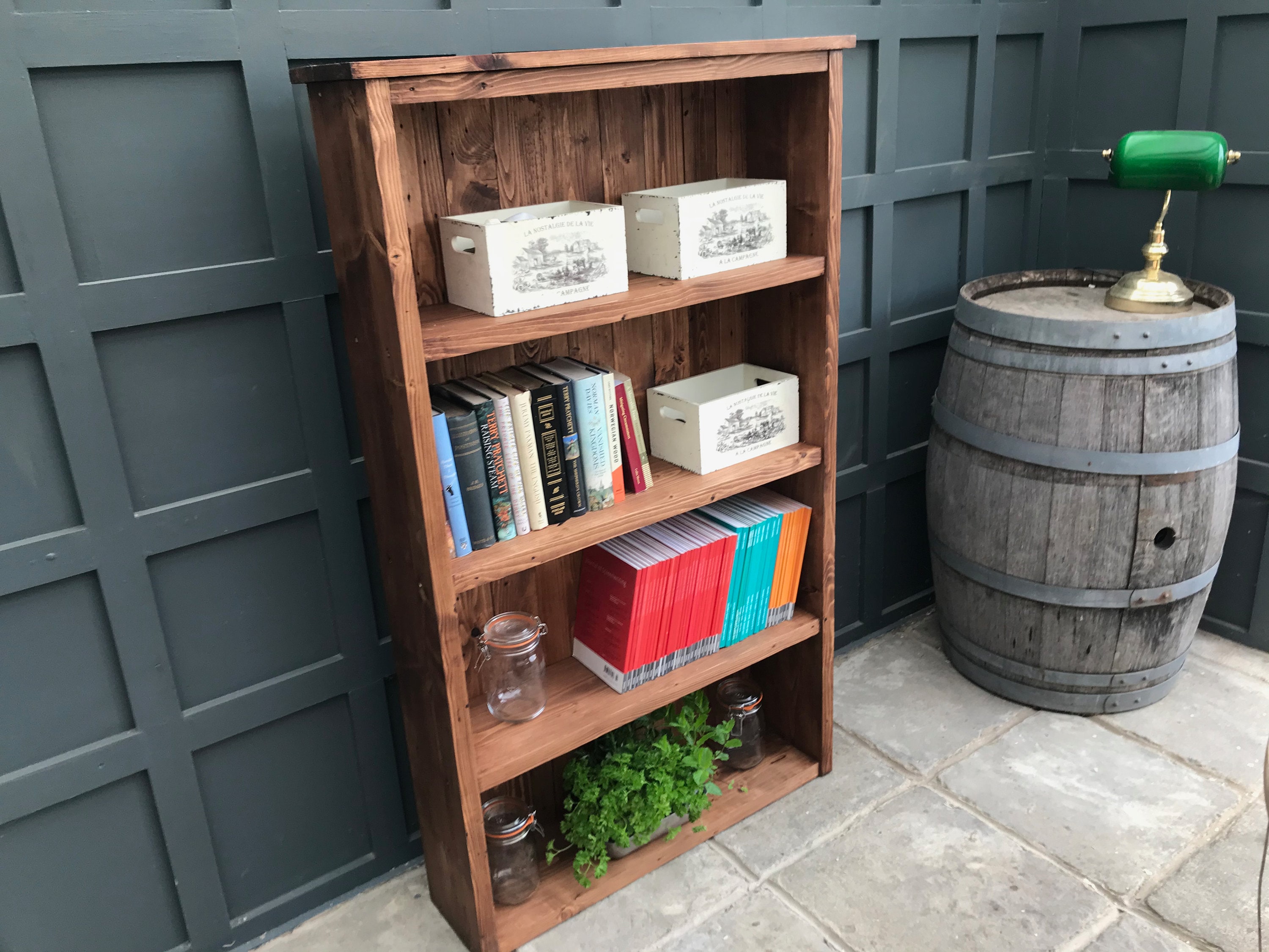 Solid wood bookcase rustic country style with 20cm bookshelves — Rustic