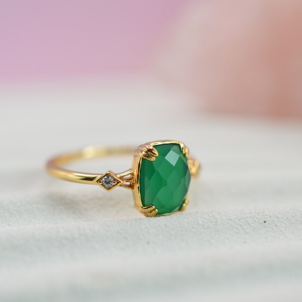 Art Deco Ring Green Onyx Gold Ring, May Birthstone Vintage Ring, Gemstone Promise / Engagement Ring, Birthday gift for her, Gift for Mum