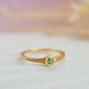 Natural Emerald Star Ring, Dainty gold Signet Stacking Ring, Genuine Emerald Jewellery, Birthday Gifts for her