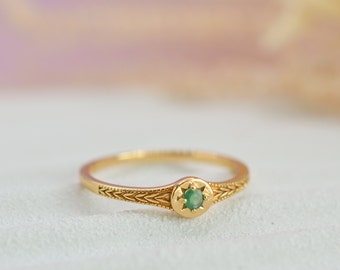 Natural Emerald Star Ring, Dainty gold Signet Stacking Ring, Genuine Emerald Jewellery, Birthday Gifts for her