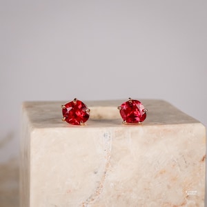Echte robijngouden oorbellen, 14K gouden vermeil Lab Ruby Studs-sieraden, rode stenen oorbel, jubileumcadeau, Valentijnsdag