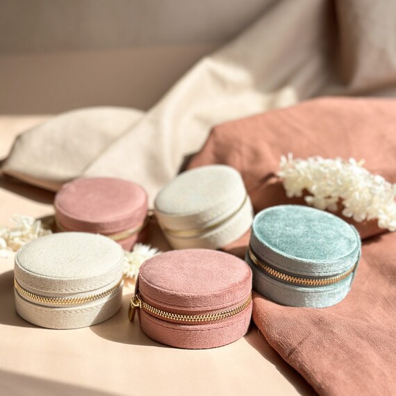 VELVET JEWELLERY BOX ROUND LIGHT ROSE VELVET JEWELLERY BOX ROUND LIGHT ROSE