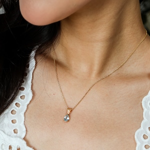 Collana in oro con topazio blu, collana vintage con pietra portafortuna, ciondolo con pietra preziosa, regali di compleanno per lei