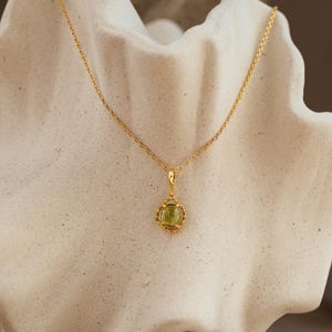 Collana in oro con peridoto naturale, ciondolo vintage in oro vermeil 14 carati con peridoto, regalo di compleanno per lei