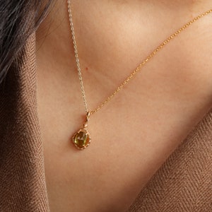 Natural Peridot Gold Necklace, 14K Gold Vermeil Peridot Vintage Pendant Jewelry, Birthday Gifts for Her