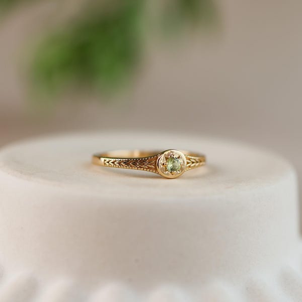 Natural Peridot Star Ring 14K Gold Vermeil, Dainty Signet Gold Stacking Ring, August Birthstone Jewellery, Birthday Gifts for her