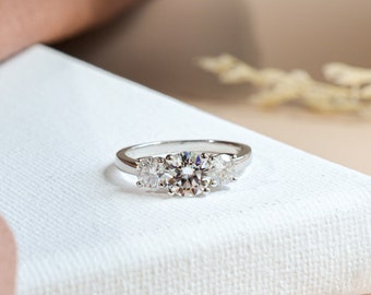 Anillo Moissanite Anillo de compromiso de plata de 3 piedras, anillo de promesa, regalos de aniversario de cumpleaños para ella