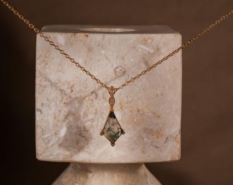 Moss Agate Necklace 14K Gold Vermeil, Kite Cut Gemstone Pendant, Vintage Gold Jewellery, Anniversary Birthday Gifts for Her