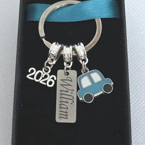 Regalo para conductores noveles, regalo para aprobar el examen de conducir, regalo para conductores noveles de 2026, personalizado con nombre, llavero para coche nuevo Blue