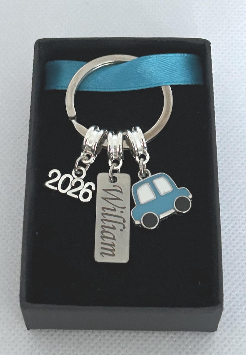 Regalo para conductores noveles, regalo para aprobar el examen de conducir, regalo para conductores noveles de 2026, personalizado con nombre, llavero para coche nuevo Blue