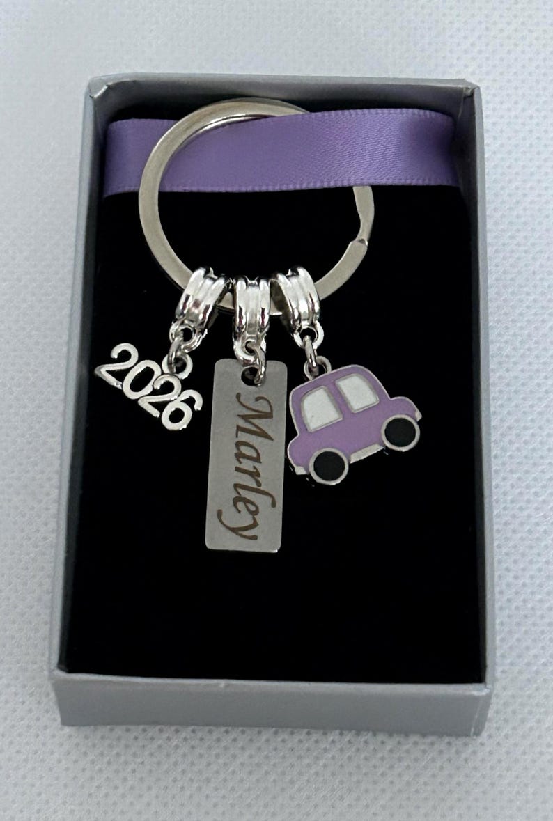 Regalo para conductores noveles, regalo para aprobar el examen de conducir, regalo para conductores noveles de 2026, personalizado con nombre, llavero para coche nuevo Lilac