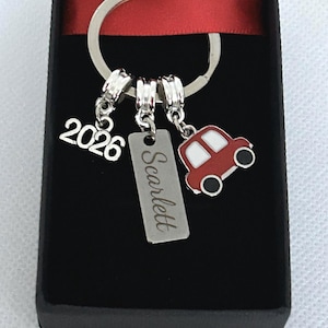 Regalo para conductores noveles, regalo para aprobar el examen de conducir, regalo para conductores noveles de 2026, personalizado con nombre, llavero para coche nuevo Red