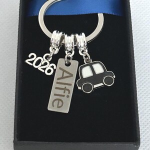 Regalo para conductores noveles, regalo para aprobar el examen de conducir, regalo para conductores noveles de 2026, personalizado con nombre, llavero para coche nuevo Black