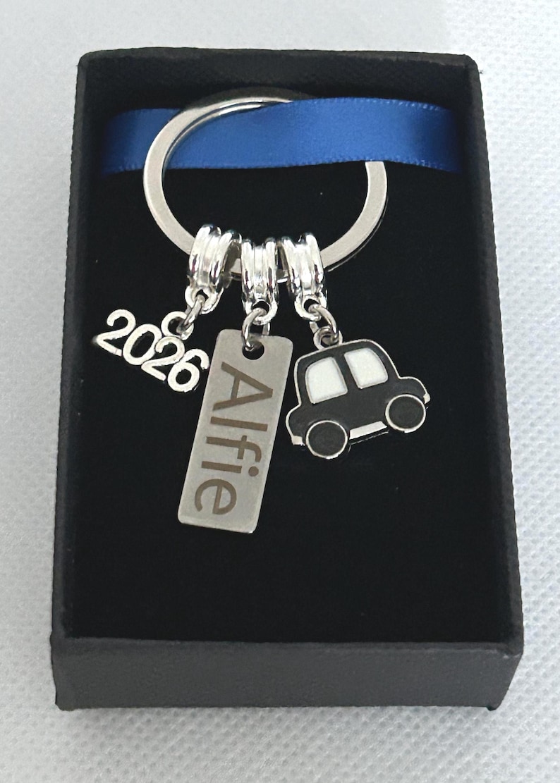 Regalo para conductores noveles, regalo para aprobar el examen de conducir, regalo para conductores noveles de 2026, personalizado con nombre, llavero para coche nuevo Black