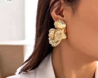 Bloemenoorbellen Gedurfde gouden stevige bloemen statement sieraden