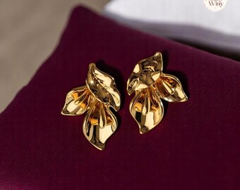 Bloemoorbellen – Gedurfd bloemblaadje | Hoogwaardige bloemensieraden voor dames | Lichte luxe botanische stekers