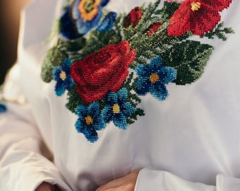 Blusa con bordado de cuentas, bordado de Ucrania, blusa con bordado de Ucrania, blusa bordada, blusa bordada de Ucrania, blusa con cuentas hecha a mano