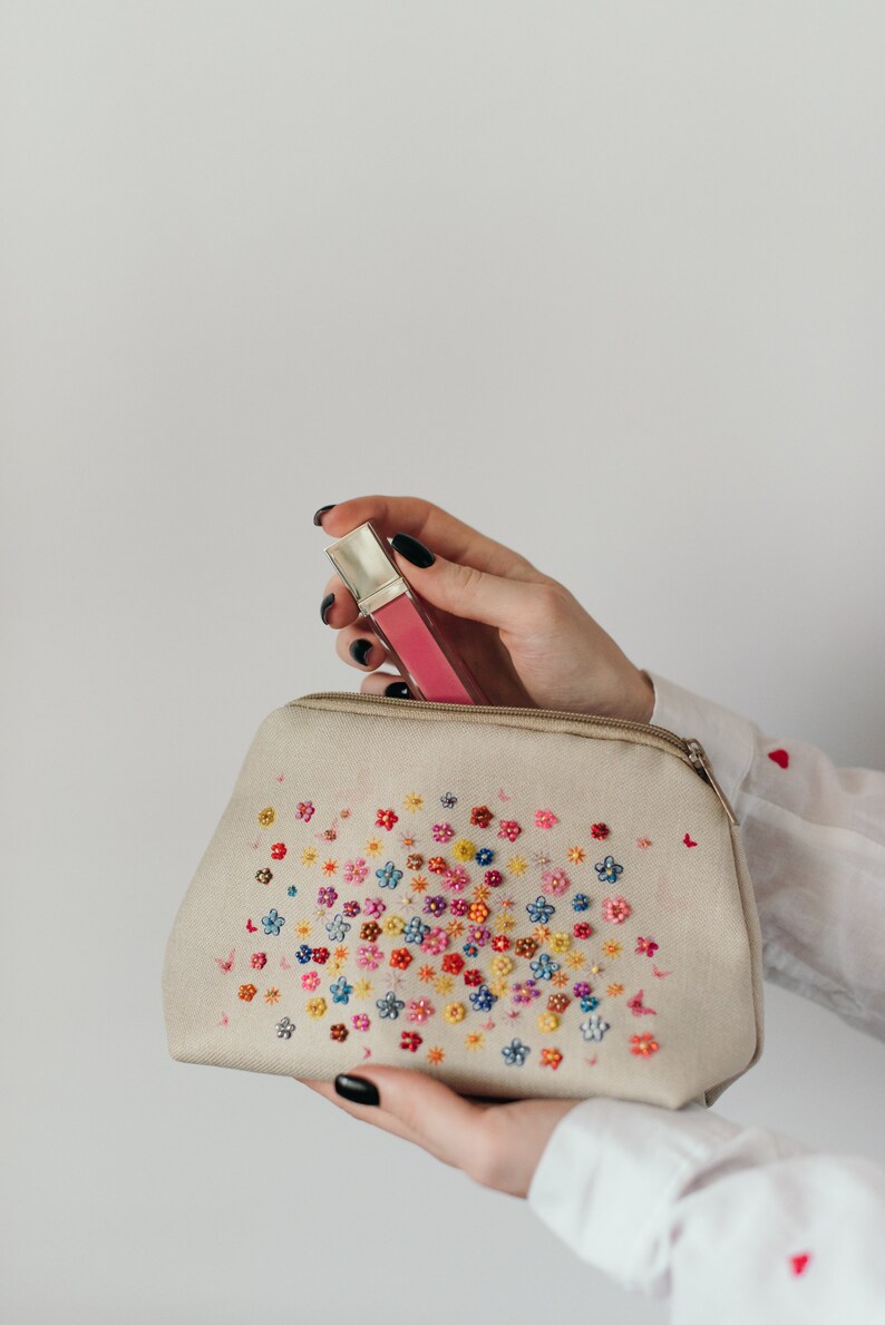 Beaded clutch purse,
Elegant beaded handbag,
New Year's gift forher,
Glam evening bag,
Handmade beaded bag,
Party clutch purse,
Stylish evening accessory,
Luxury beaded clutch,
Gift for fashion lovers,
Wedding clutch for women,
Handmade holiday gift