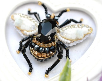 Beaded Bee Brooch Kit: DIY Embroidery, Handmade Jewelry - Etsy display picture 2