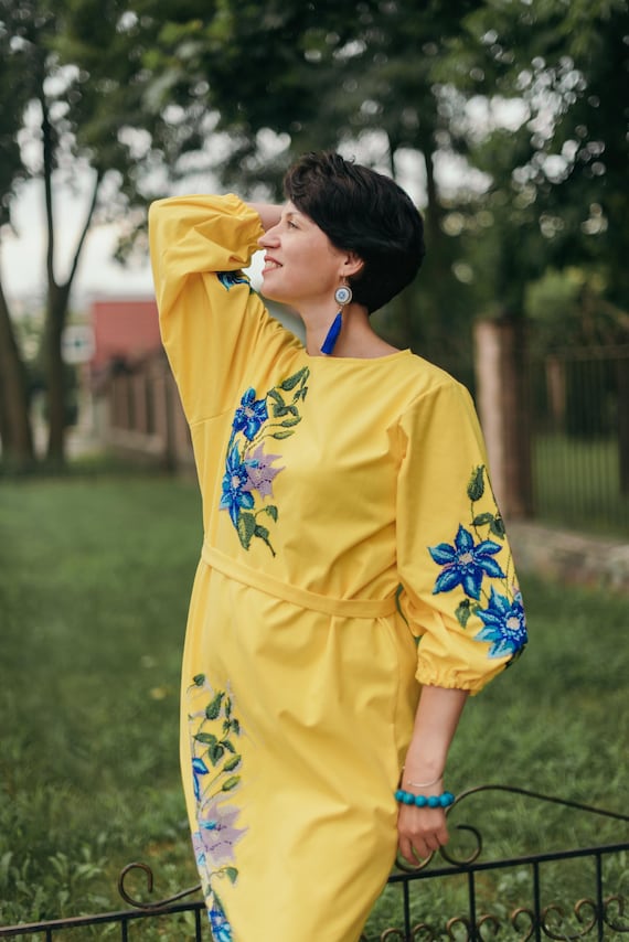 amazon corset dress Midsize dress! This is so pretty, perfect for Easter and spring!!🐝 Say SHOP for details! #MidsizeStyle #EasterDress #springdresses #springfashion | Bonnie Wyrick line dry Made in Gown Neiman Marcus Prom Color:Navy Texture Ava Presley Dress 40120