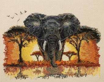 Elephant at Sunset Cross Stitch Kit – 14 Count Aida, 33 Colours (Intermediate)