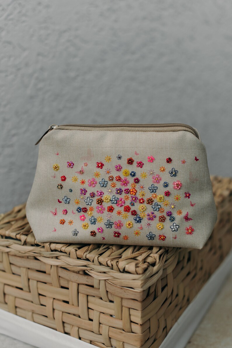 Beaded clutch purse,
Elegant beaded handbag,
New Year's gift forher,
Glam evening bag,
Handmade beaded bag,
Party clutch purse,
Stylish evening accessory,
Luxury beaded clutch,
Gift for fashion lovers,
Wedding clutch for women,
Handmade holiday gift