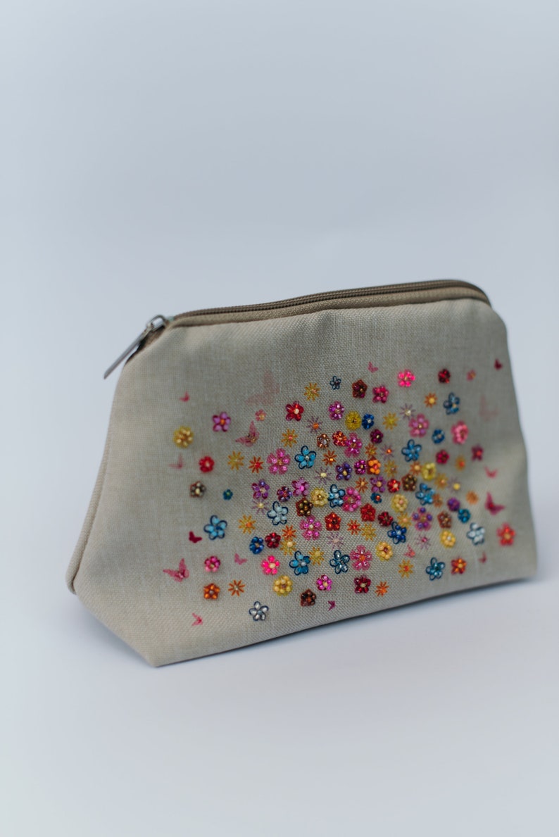Beaded clutch purse,
Elegant beaded handbag,
New Year's gift forher,
Glam evening bag,
Handmade beaded bag,
Party clutch purse,
Stylish evening accessory,
Luxury beaded clutch,
Gift for fashion lovers,
Wedding clutch for women,
Handmade holiday gift