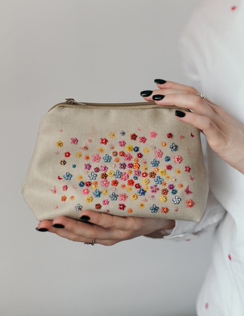Beaded clutch purse,
Elegant beaded handbag,
New Year's gift forher,
Glam evening bag,
Handmade beaded bag,
Party clutch purse,
Stylish evening accessory,
Luxury beaded clutch,
Gift for fashion lovers,
Wedding clutch for women,
Handmade holiday gift