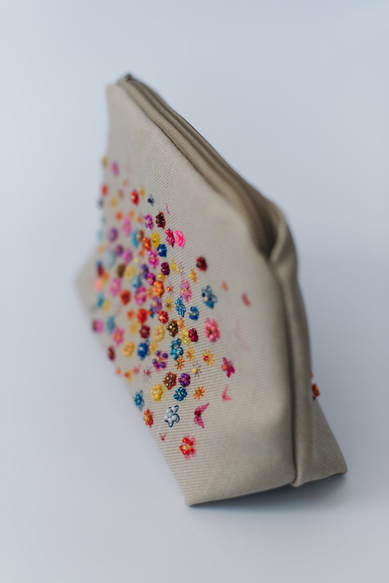 Beaded clutch purse,
Elegant beaded handbag,
New Year's gift forher,
Glam evening bag,
Handmade beaded bag,
Party clutch purse,
Stylish evening accessory,
Luxury beaded clutch,
Gift for fashion lovers,
Wedding clutch for women,
Handmade holiday gift