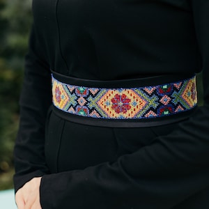 Breiter Korsettgürtel für Frauen, Korsett mit Blumen, Breiter Korsett mit Perlenstickerei, Stickerei aus der Ukraine