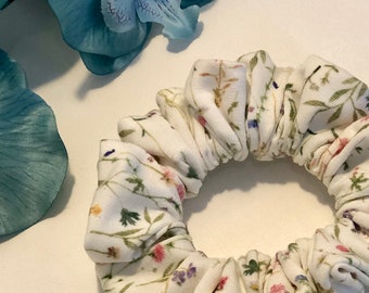 White Floral Scrunchies, Floral, White Scrunchies, Cute Scrunchies, Jersey Knit, Hair Accessories, Hair Tie