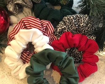 Coleteros navideños hechos a mano: accesorios festivos para el cabello