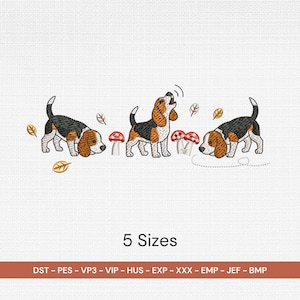 Può includere: Design ricamato con tre beagle in una scena autunnale. I cani sono neri, bianchi e marroni, con funghi e foglie che cadono. Il testo "5 Sizes" è visualizzato sopra un elenco di formati di file.