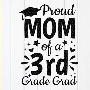 Orgullosa mamá de un graduado de 3er grado svg, graduación de 3er grado svg, camisa de graduado de mamá SVG, cita de graduación svg, archivos de descarga instantánea para Cricut