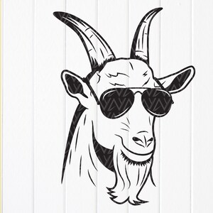 Chèvre avec lunettes de soleil Svg, Clipart tête de chèvre cool, svg de chèvre de montagne, svg animaux de la ferme, svg drôle de bétail, fichiers à téléchargement immédiat pour Cricut