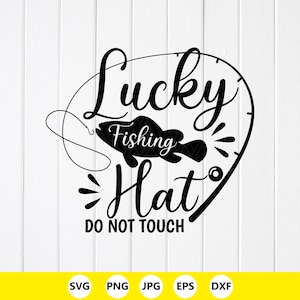 Puede incluir: Un diseño gráfico negro con el texto Lucky Fishing Hat DO NOT TOUCH en una mezcla de fuentes script y sans-serif. El diseño incluye la silueta de un pez y una línea de caña de pescar curva que se arquea sobre los elementos de texto centrales.
