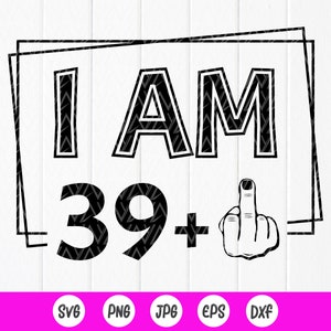 Ho 39 anni più uno in formato SVG, divertente regalo per il 40esimo compleanno in formato SVG, favoloso 40esimo in formato SVG, Compleanno per adulti in formato SVG, Dito medio in formato Svg, Download istantaneo di file per Cricut