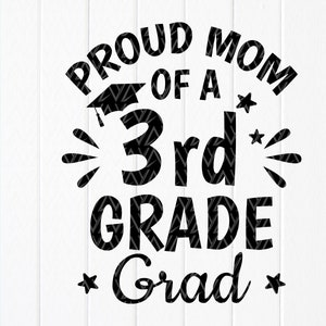 Dumna mama absolwenta 4 klasy svg, ukończenie 4 klasy svg, koszulka dla mamy absolwenta svg, cytat ukończenia svg, natychmiastowe pobieranie plików dla Cricut