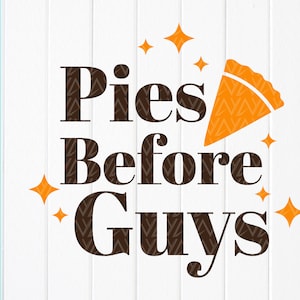 Puede incluir: Un diseño gráfico marrón y naranja con el texto "Pies Before Guys" y una porción de pastel estilizada. El texto tiene un fondo estampado.