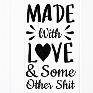 Peut inclure: Conception graphique en noir et blanc avec un cœur au milieu. Le texte dit "Made with Love & Some Other Shit".