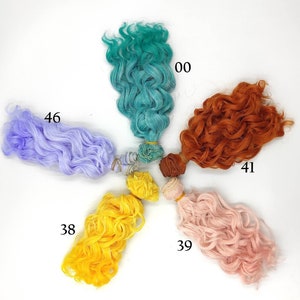 Trama de pelo de muñeca sintético rizado para crear pelucas de muñeca: 15 cm de largo y 100 cm de ancho