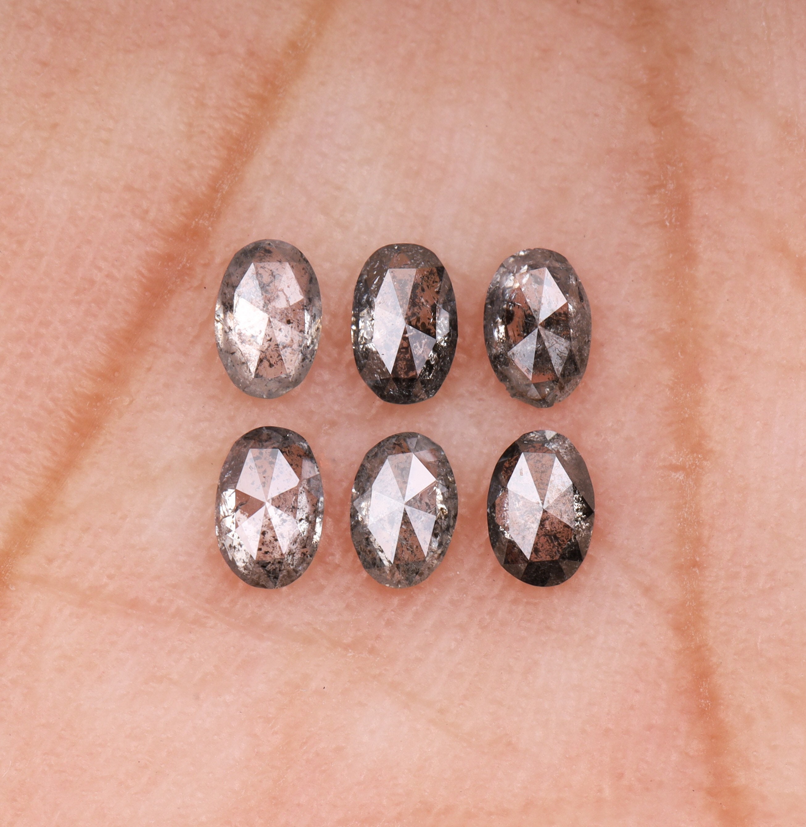 0.37カラット、3.0 x 2.0mm | 天然ルースダイヤモンド | ソルト